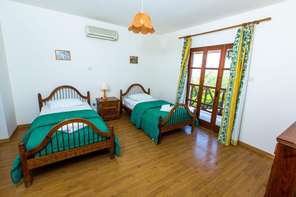 Bedroom, air conditioner