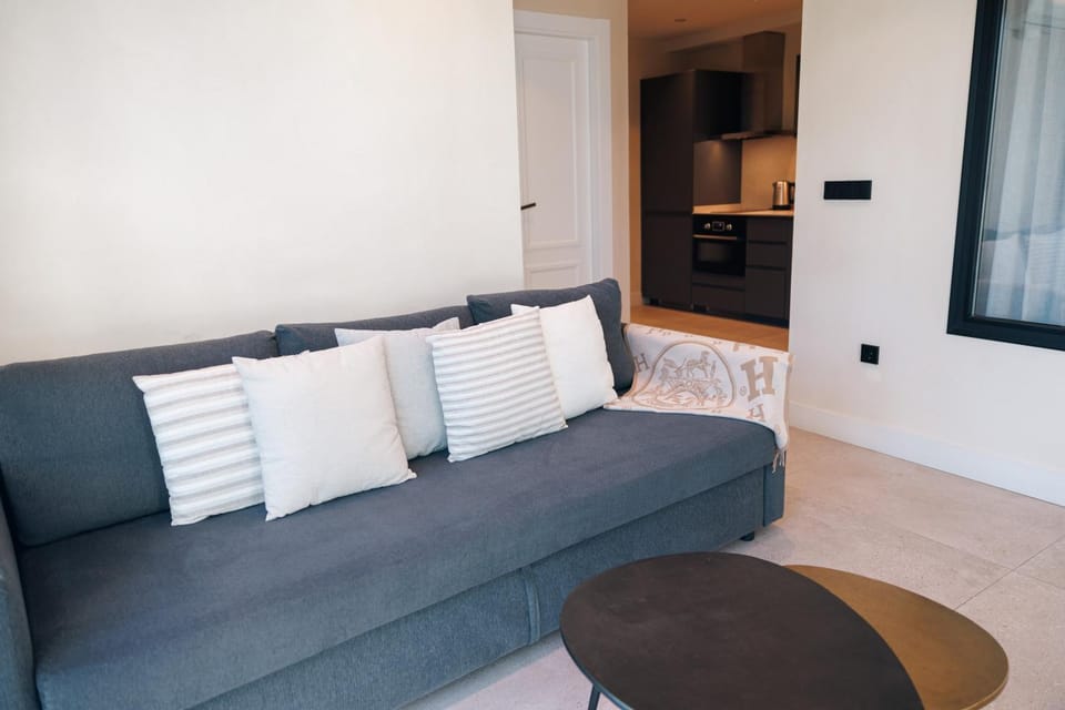 Apartamento en pleno paseo marítimo de Marbella. Apartment in Marbella