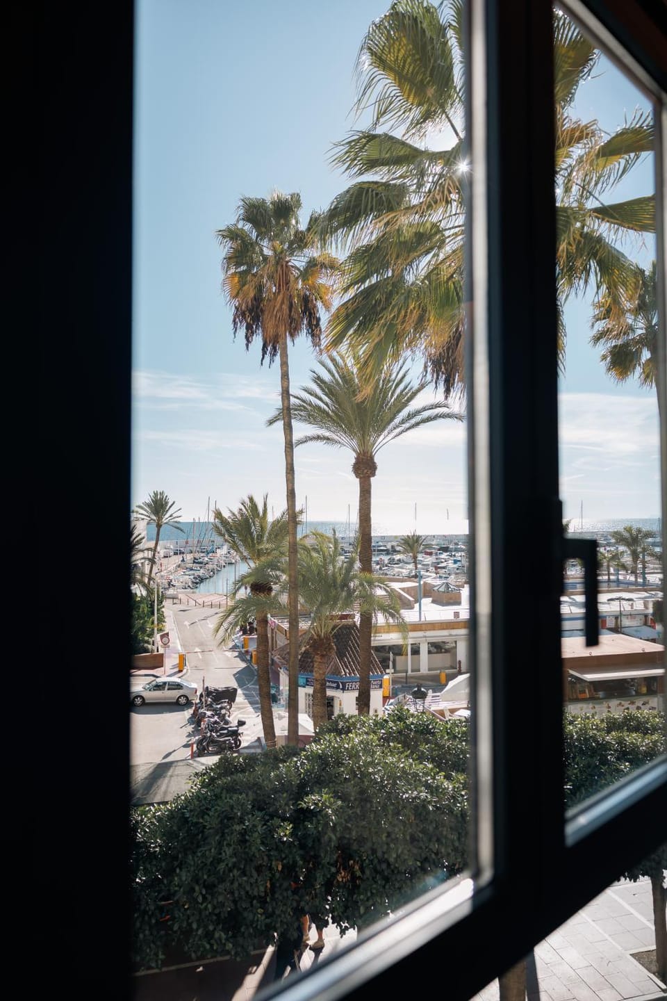 Apartamento en pleno paseo marítimo de Marbella. Apartment in Marbella