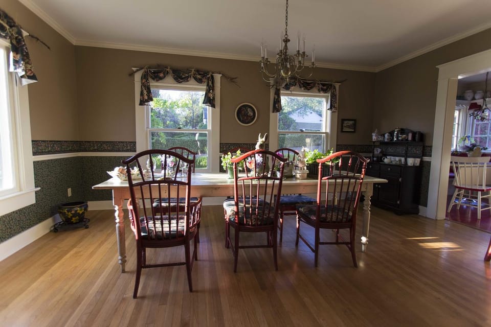 The White House Bed and Breakfast Bed and Breakfast in Medford