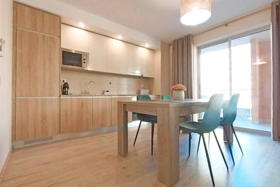 Kitchen or kitchenette, Dining area, stove