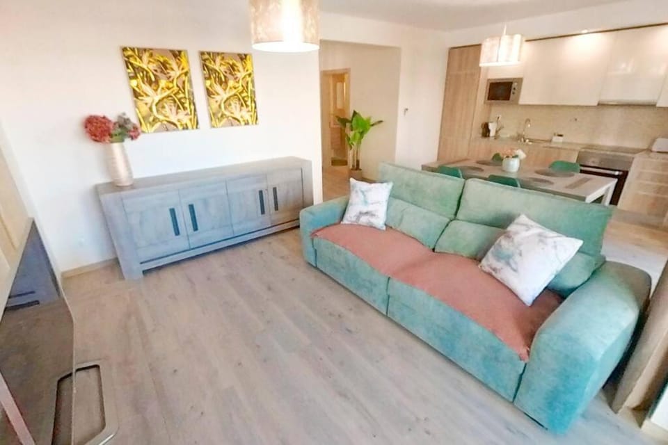 Kitchen or kitchenette, Living room, Seating area, Dining area, minibar, oven, pet friendly, stove