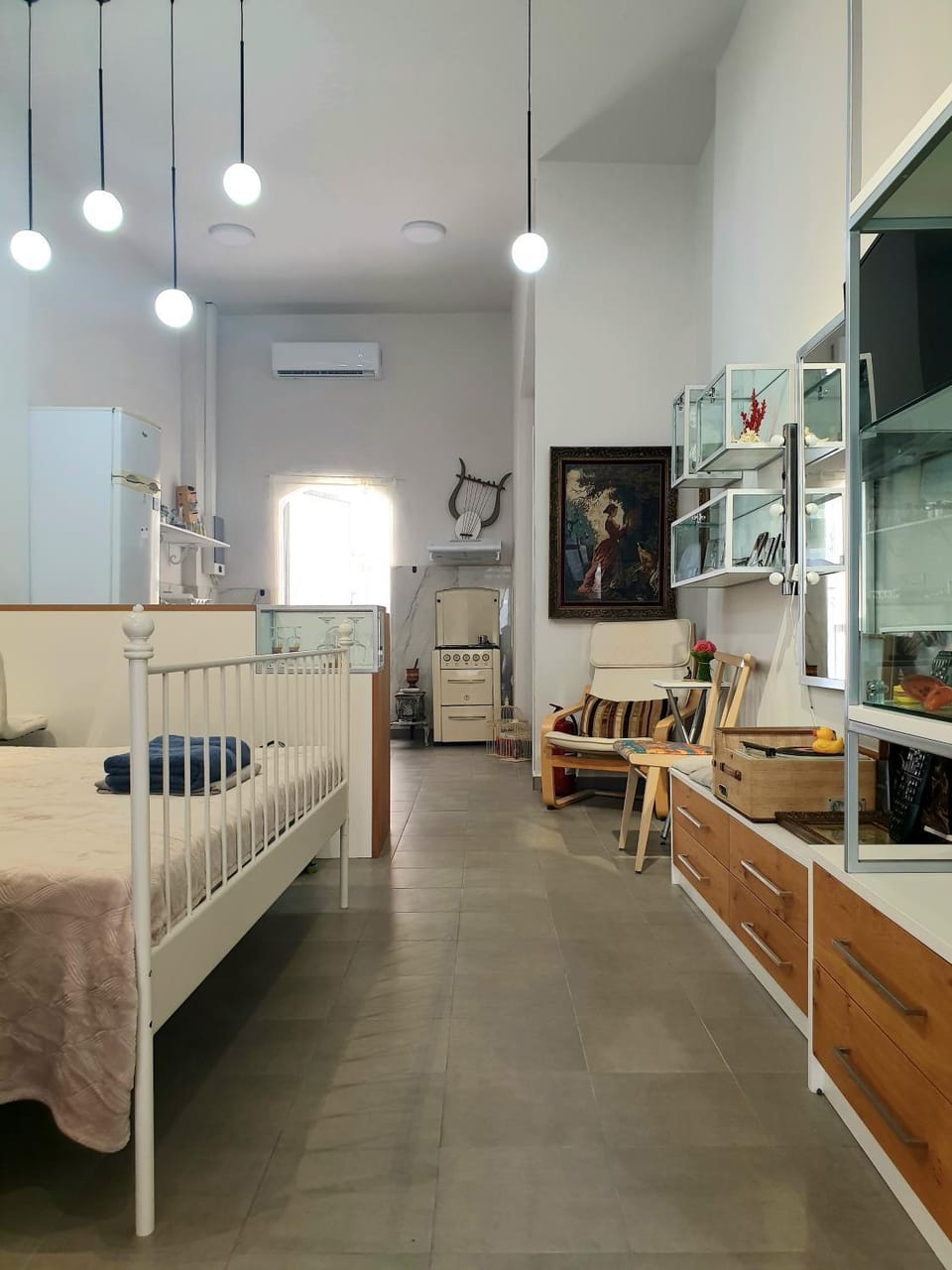 Bed, Kitchen or kitchenette