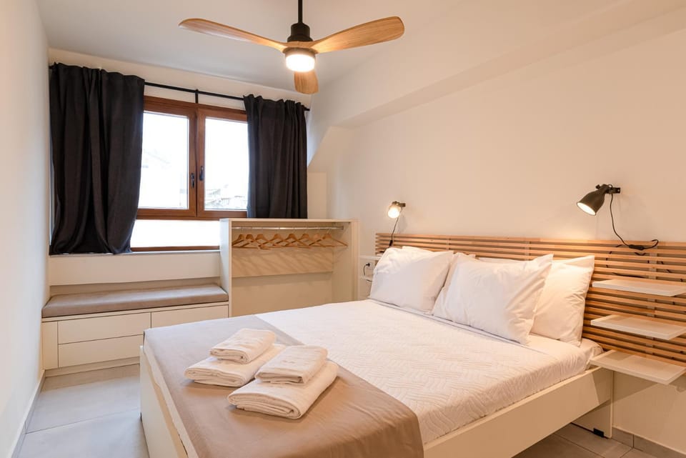 Bed, fireplace
