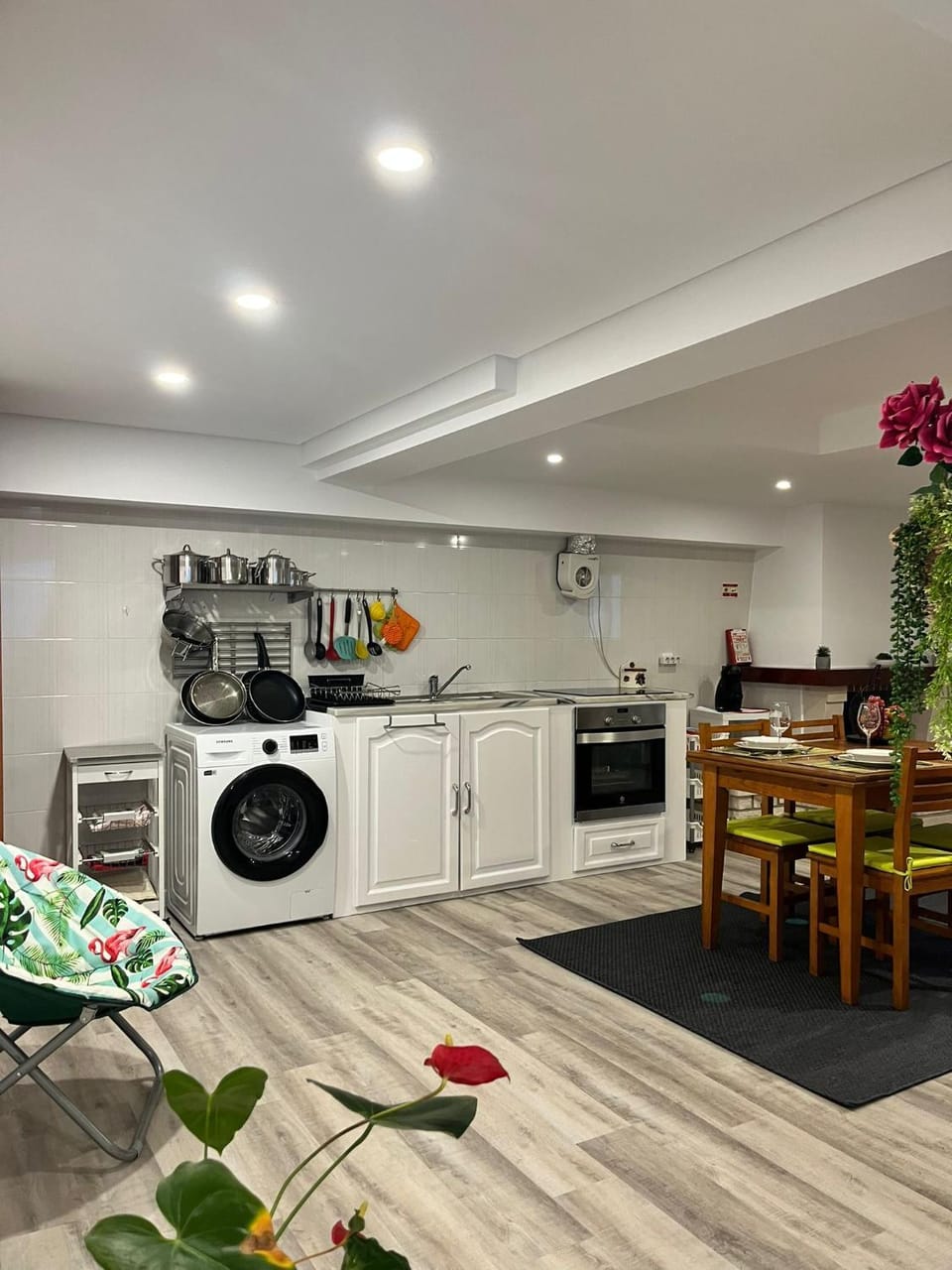 Kitchen or kitchenette, Dining area, Communal kitchen, dishwasher, minibar, pet friendly, stove, toaster, washing machine