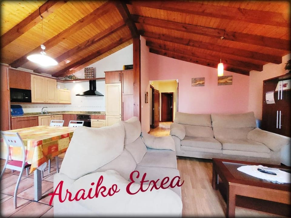 Communal lounge/ TV room, Kitchen or kitchenette, Living room, Dining area, minibar, pet friendly, stove