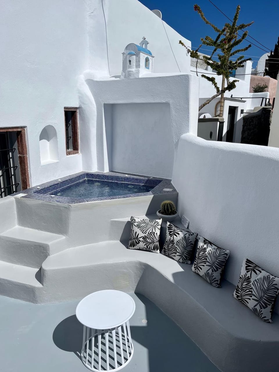 Property building, Patio, Hot Tub, Balcony/Terrace, Pool view