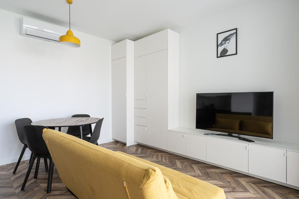 TV and multimedia, Living room, Dining area
