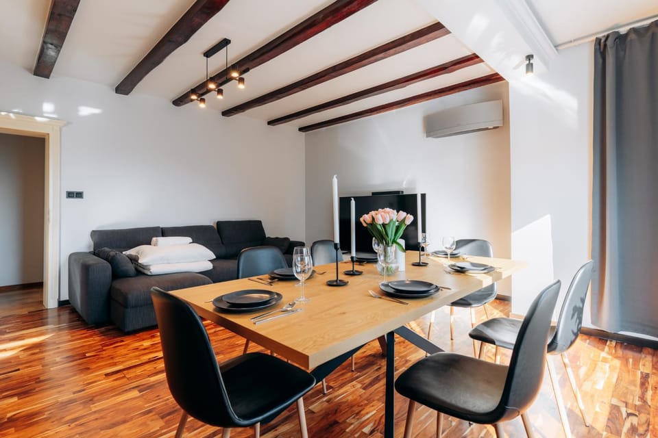 Living room, Seating area, Dining area