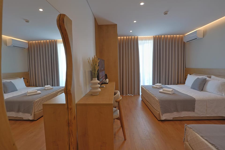 Bed, TV and multimedia, Bedroom
