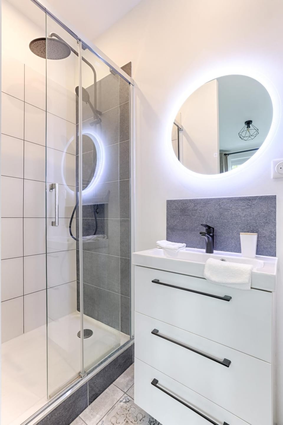 Shower, Bathroom, towels
