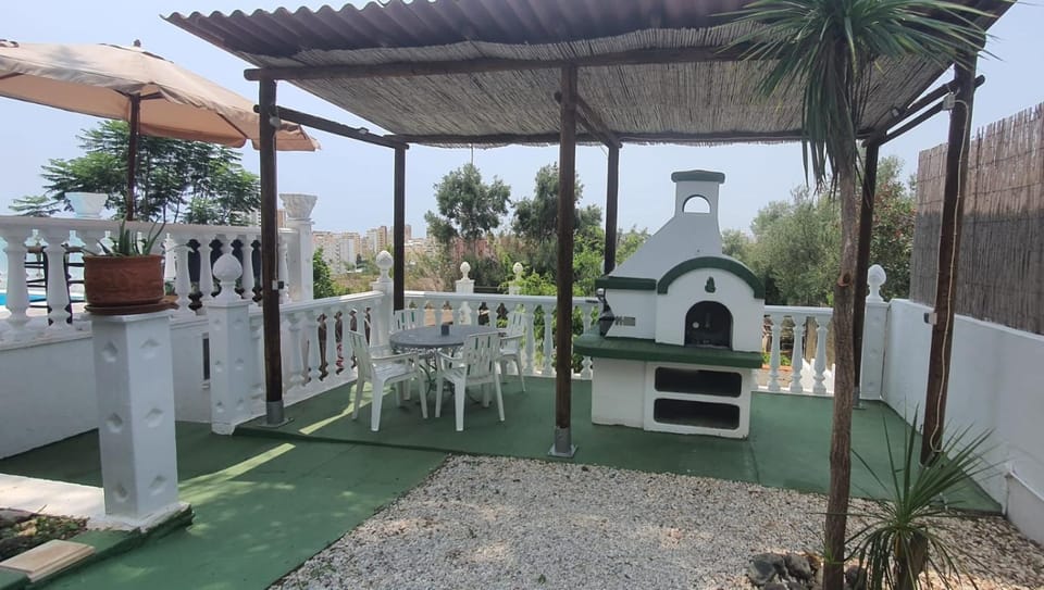 Patio, Day, BBQ facilities, BBQ facilities, View (from property/room), Balcony/Terrace, Dining area