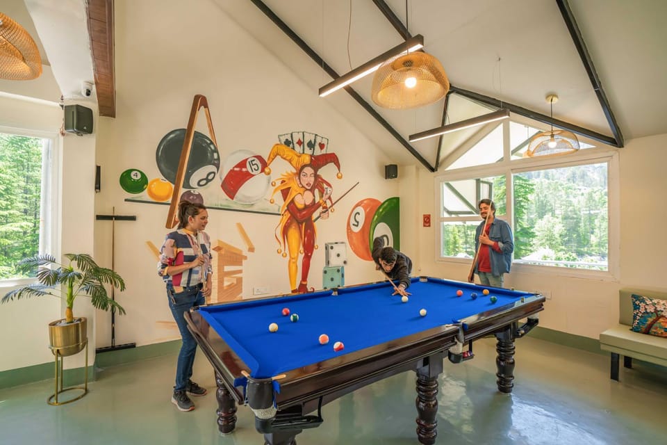 Billiard, Game Room