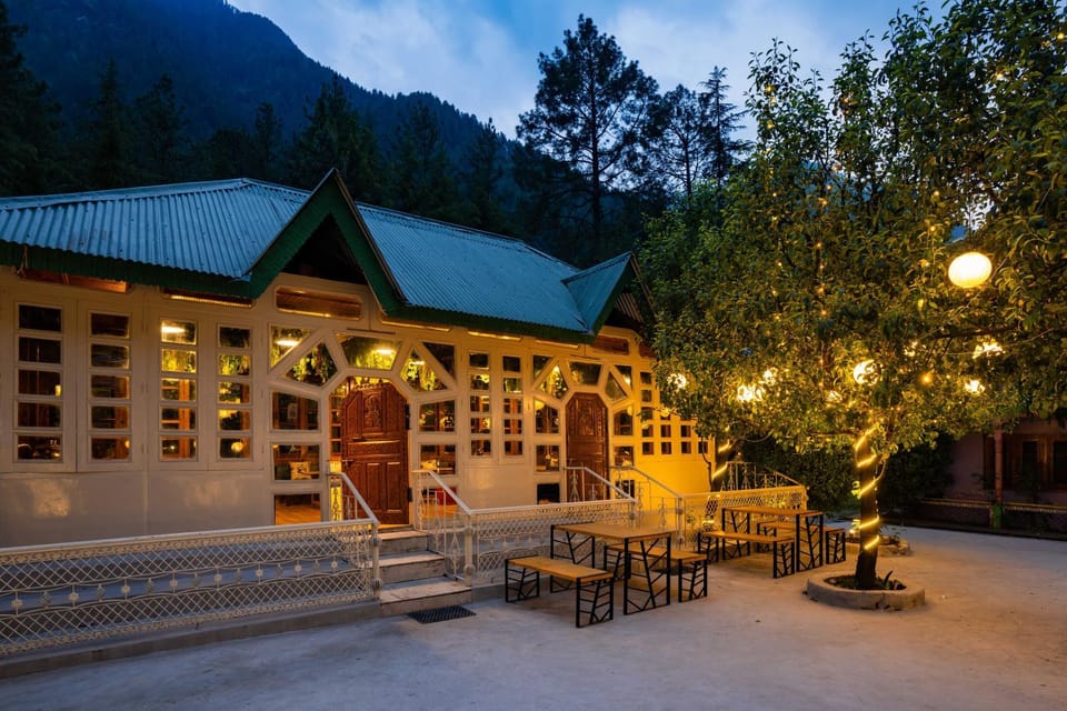Property building, Facade/entrance, Natural landscape