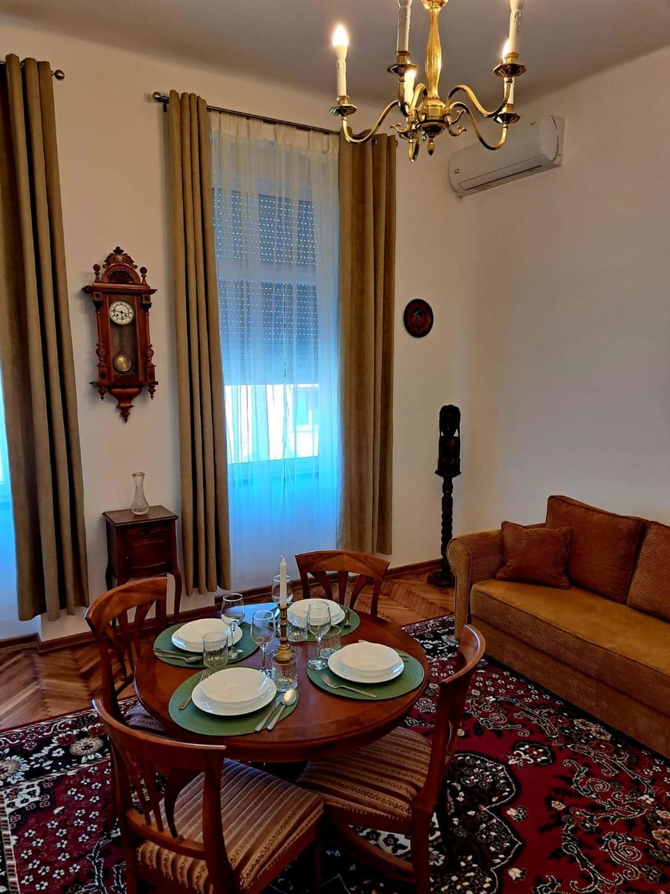 Weisz Castle style Apartment-City Center- Free Private Parking Apartment in Hungary