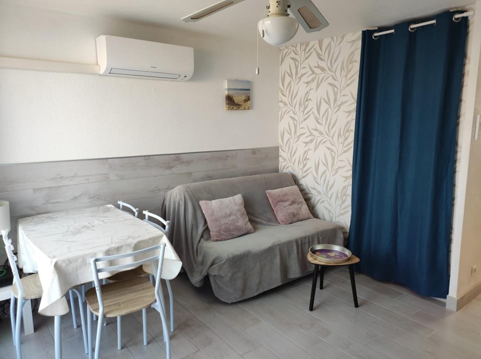 Appartement T2 avec piscine, proche de la plage et du Port Apartment in Gruissan