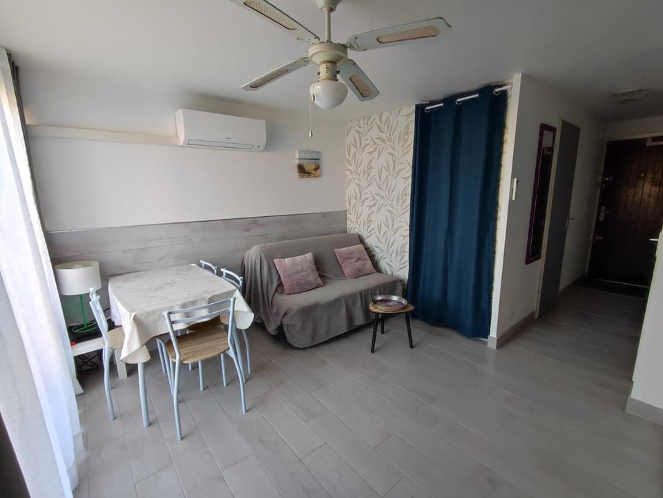 Appartement T2 avec piscine, proche de la plage et du Port Apartment in Gruissan
