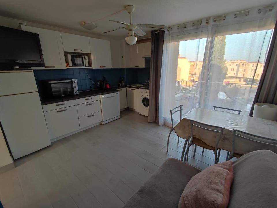 Appartement T2 avec piscine, proche de la plage et du Port Apartment in Gruissan