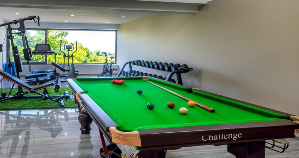 Billiard, Game Room