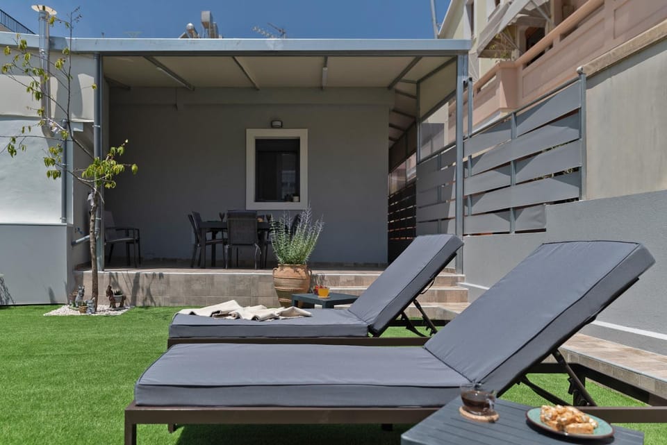Patio, Dining area, sunbed