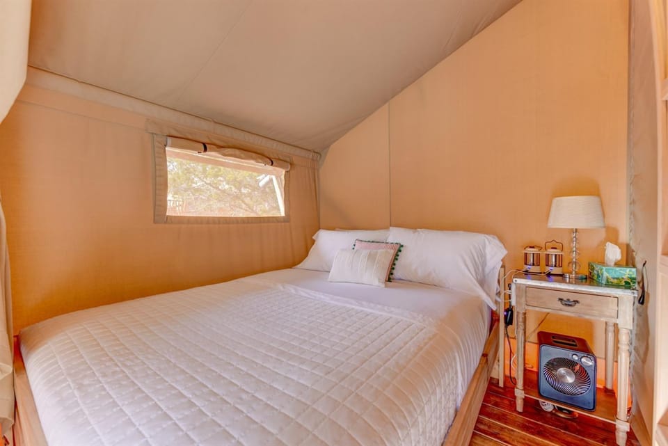 Glamping Getaway on Winery in Hill Country Luxury tent in Rio Grande