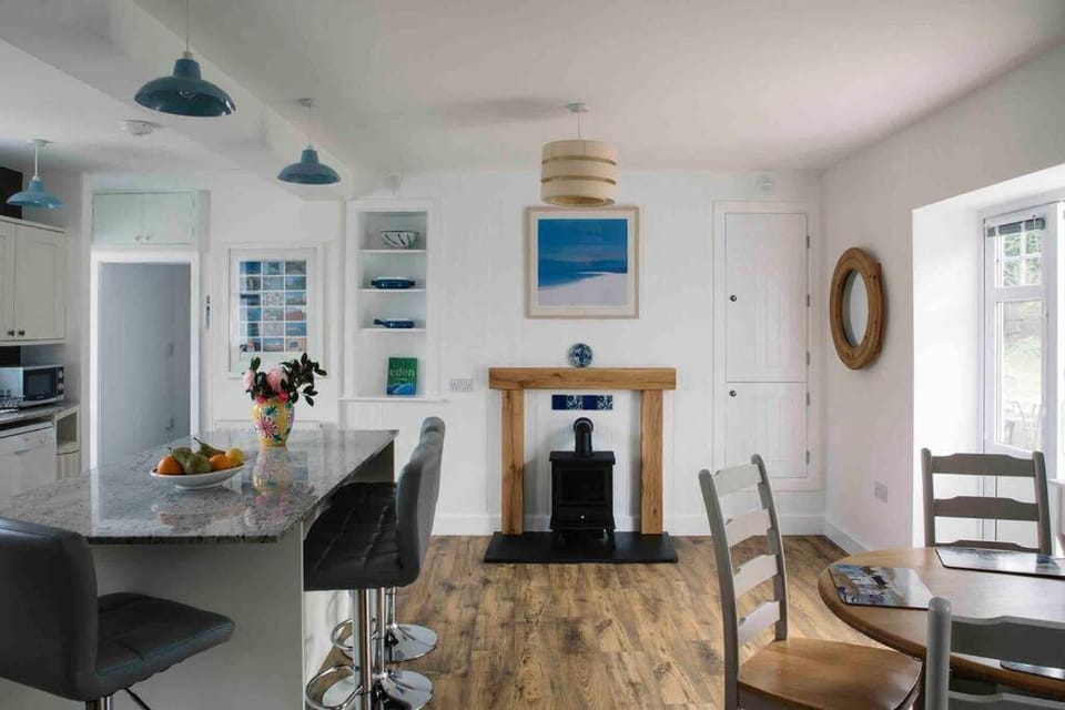 Spacious flat St Ives former farmhouse, parking Apartment in Saint Ives
