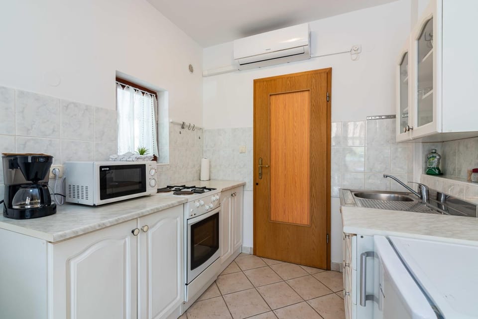 Kitchen or kitchenette, oven, pet friendly