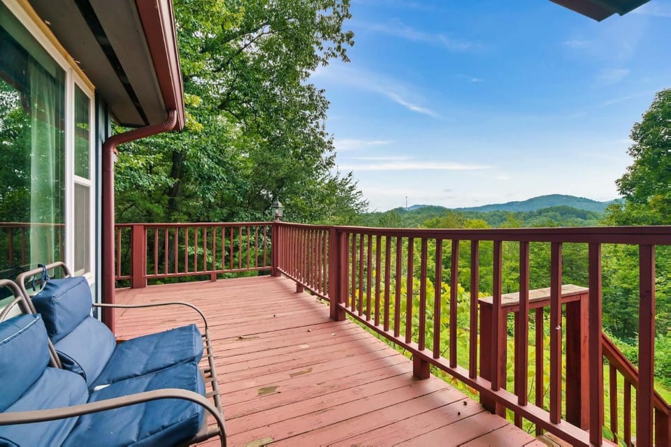 The Big Easy Cottage House in Sevier County