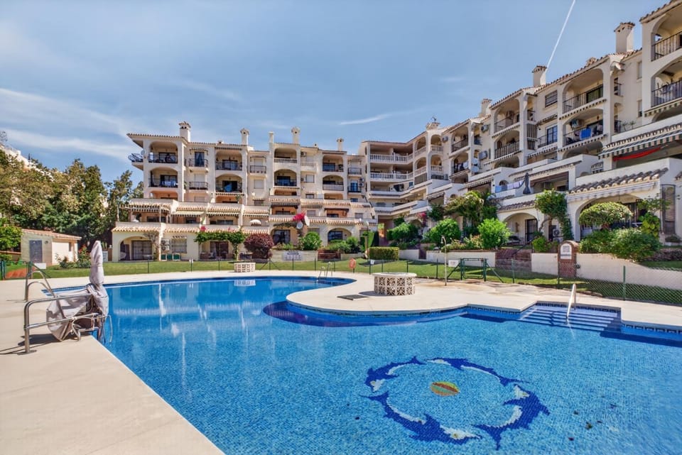 Amazing apartment with sea view & big terrace Apartment in Sitio de Calahonda