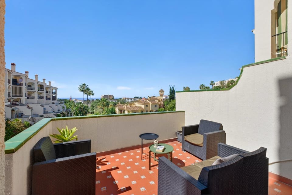 Amazing apartment with sea view & big terrace Apartment in Sitio de Calahonda