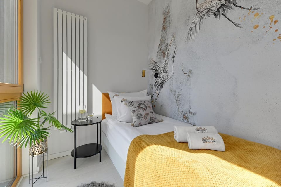 Bed, Photo of the whole room, Seating area, Bedroom, towels