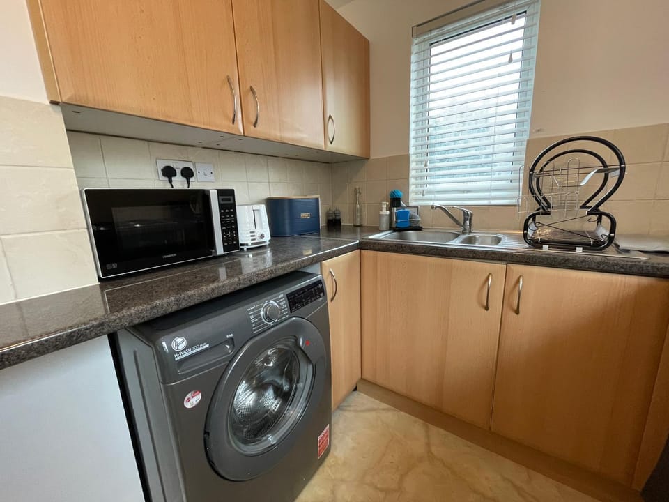 Kitchen or kitchenette, stove, toaster, washing machine