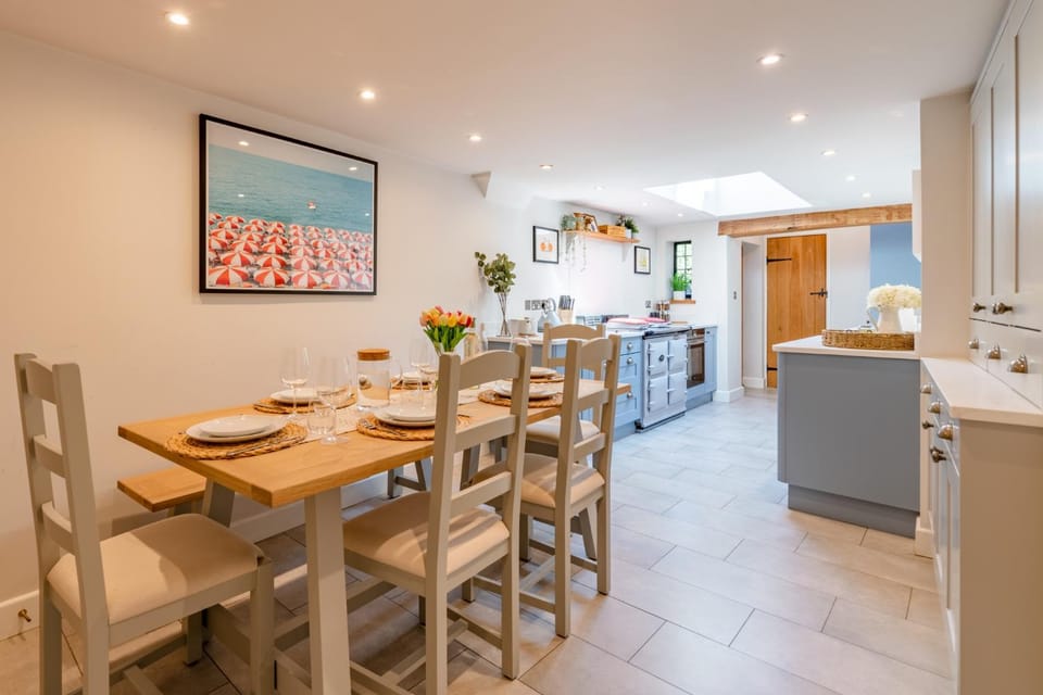 Coffee/tea facilities, Dining area, pet friendly, stove, kitchen