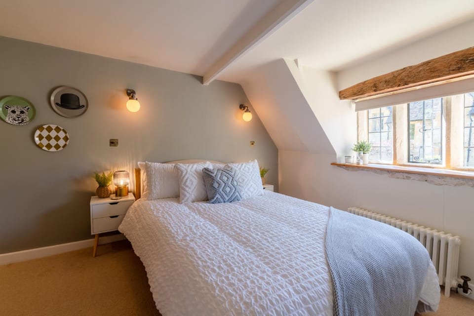 Bed, Decorative detail, Bedroom