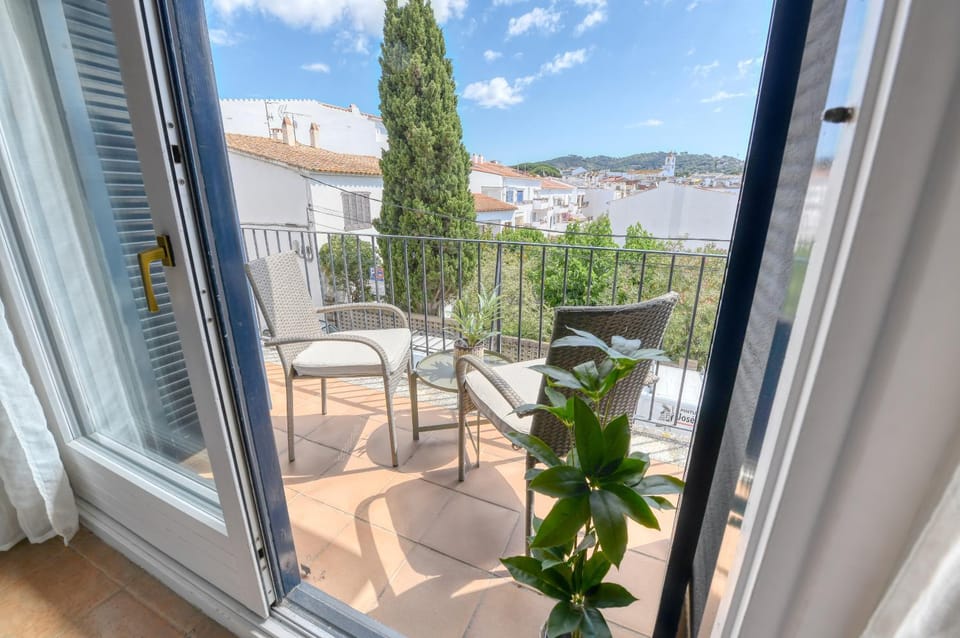 Off site, Balcony/Terrace