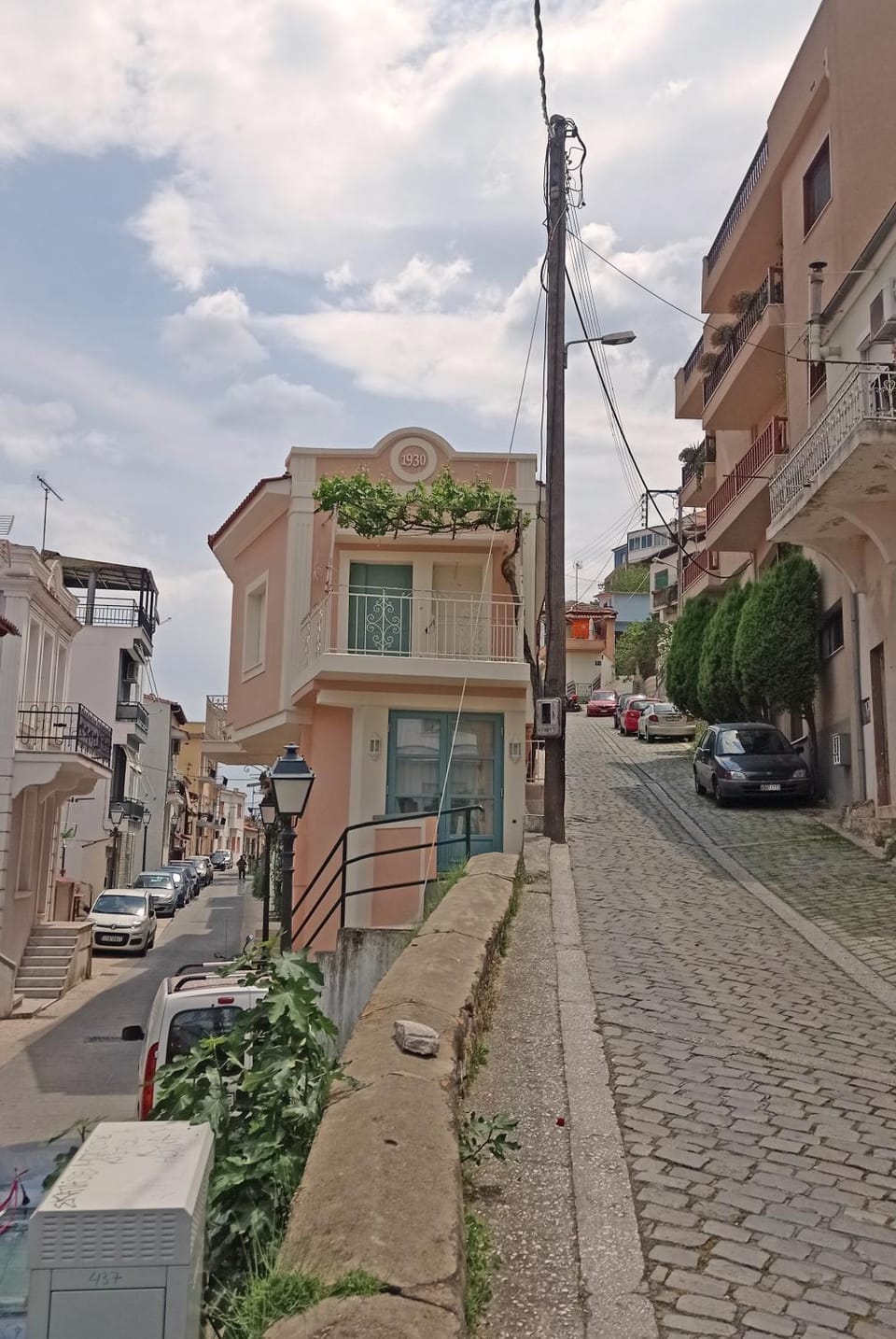 Property building, Neighbourhood, Location