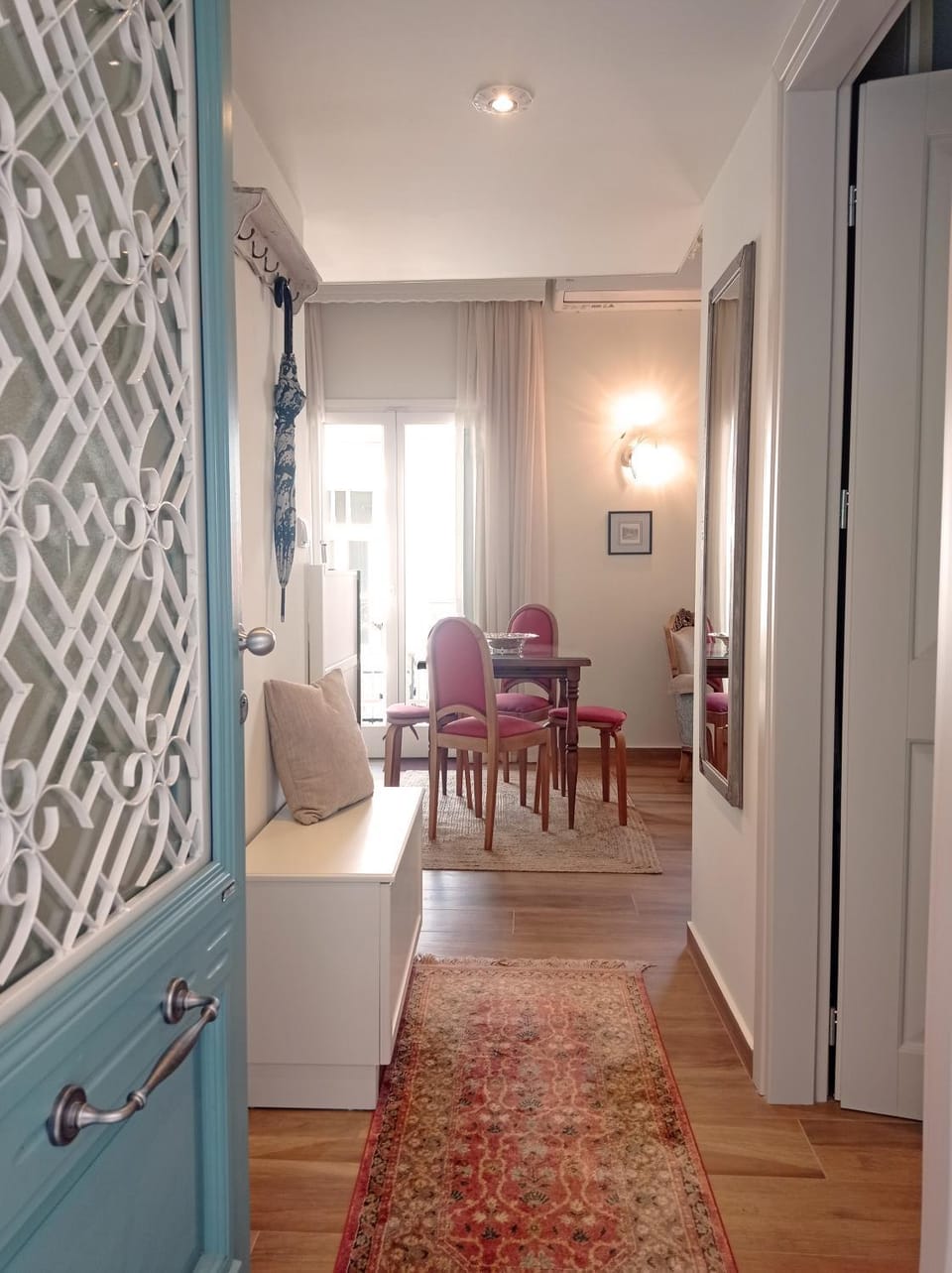 Facade/entrance, Dining area