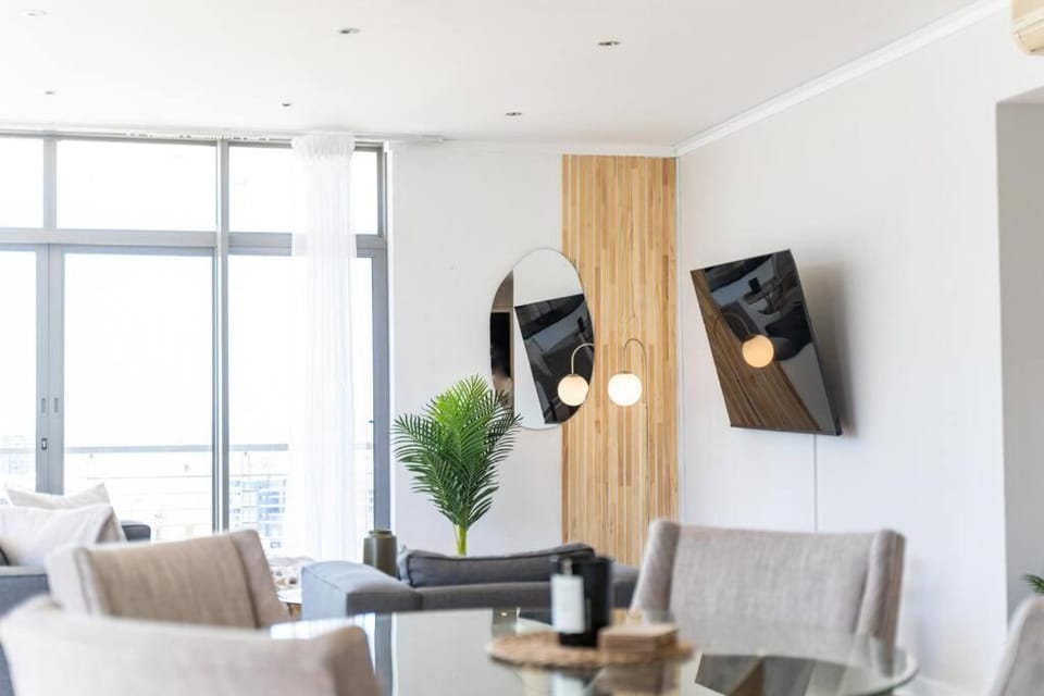 Luxury Apartment with Panorama Lounge and Ocean View Apartment in Cape Town