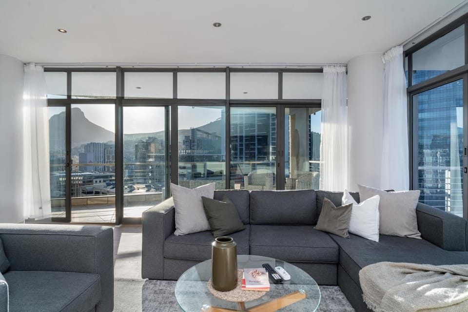 Luxury Apartment with Panorama Lounge and Ocean View Apartment in Cape Town