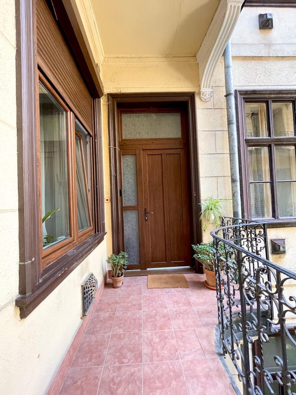 Facade/entrance