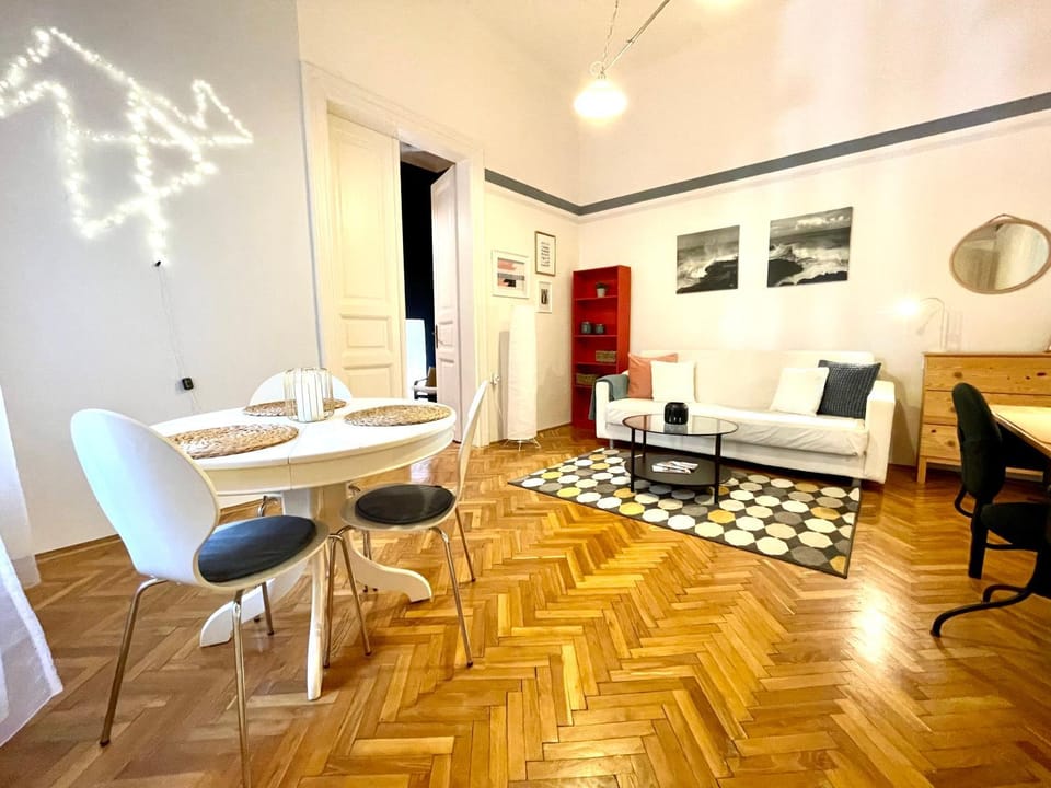 TV and multimedia, Living room, Dining area