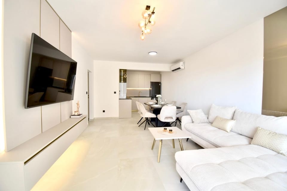 Golden Pearl - Exclusive Seaview Apartment with Jacuzzi & Spacious Teracce, Znjan Apartment in Split