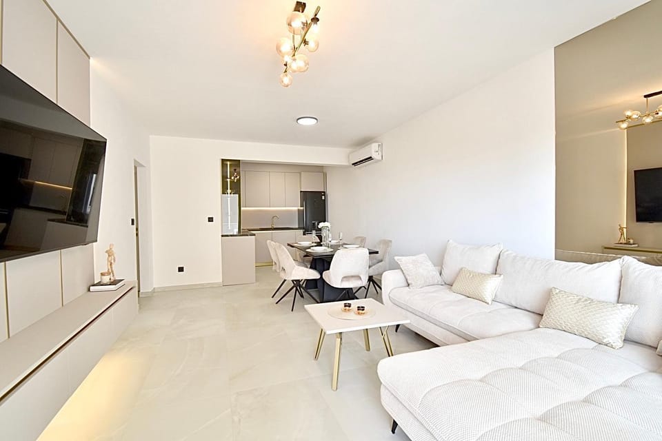 Golden Pearl - Exclusive Seaview Apartment with Jacuzzi & Spacious Teracce, Znjan Apartment in Split