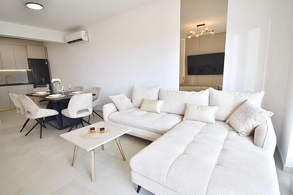 Golden Pearl - Exclusive Seaview Apartment with Jacuzzi & Spacious Teracce, Znjan Apartment in Split