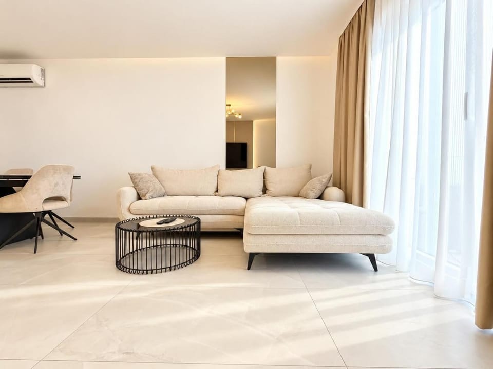 Golden Pearl - Exclusive Seaview Apartment with Jacuzzi & Spacious Teracce, SPLIT Apartment in Split