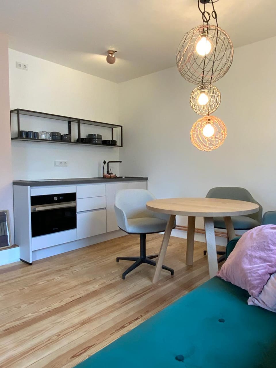 Kitchen or kitchenette, Dining area, minibar, pet friendly, stove