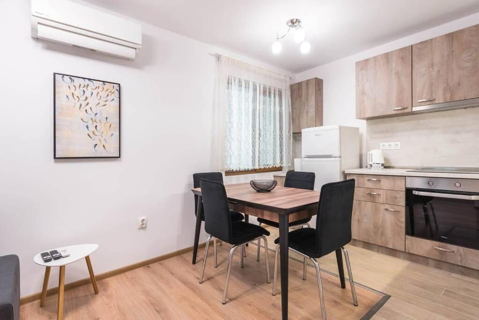 Kitchen or kitchenette, Living room, Dining area, air conditioner