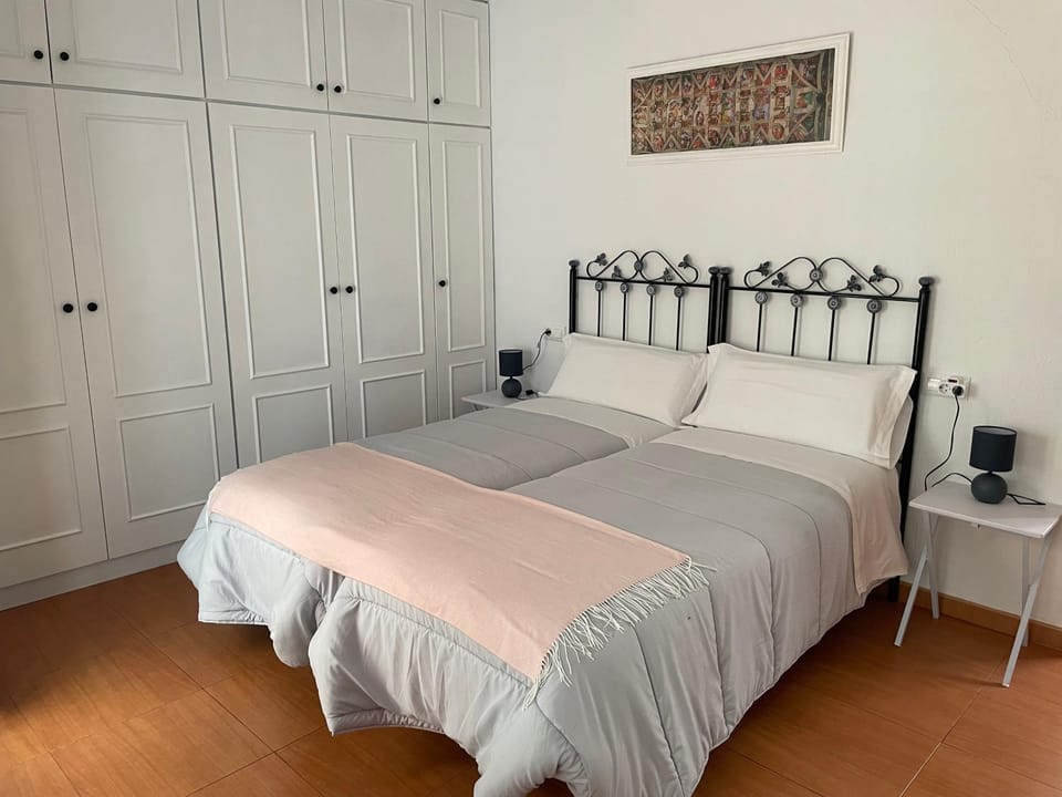 Bed, Photo of the whole room, Bedroom, wardrobe