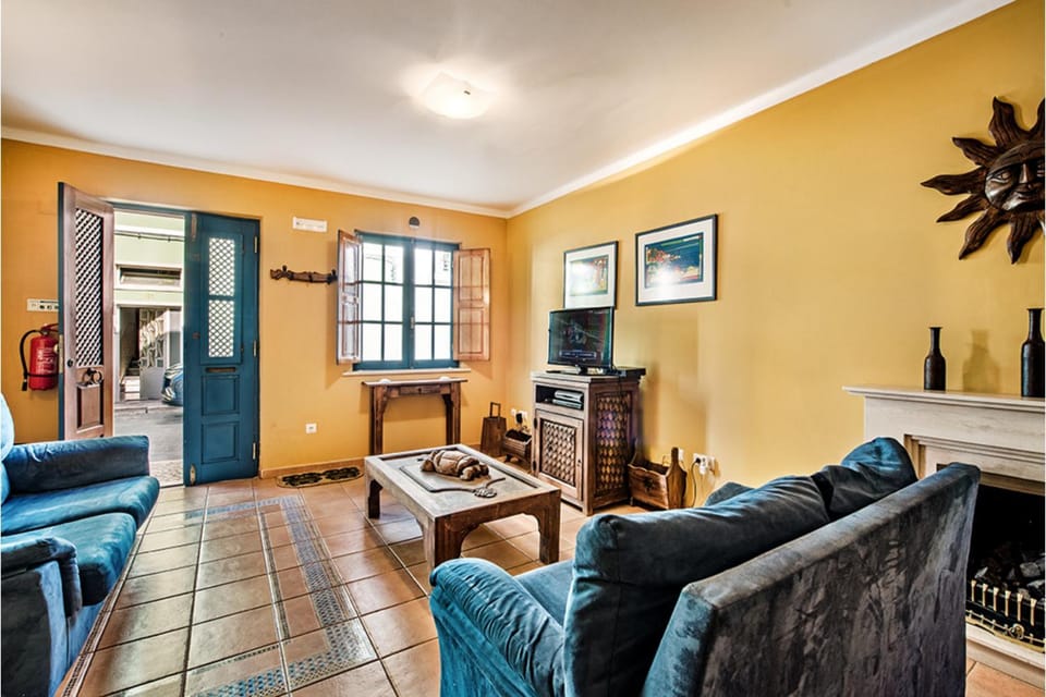 Communal lounge/ TV room, Living room