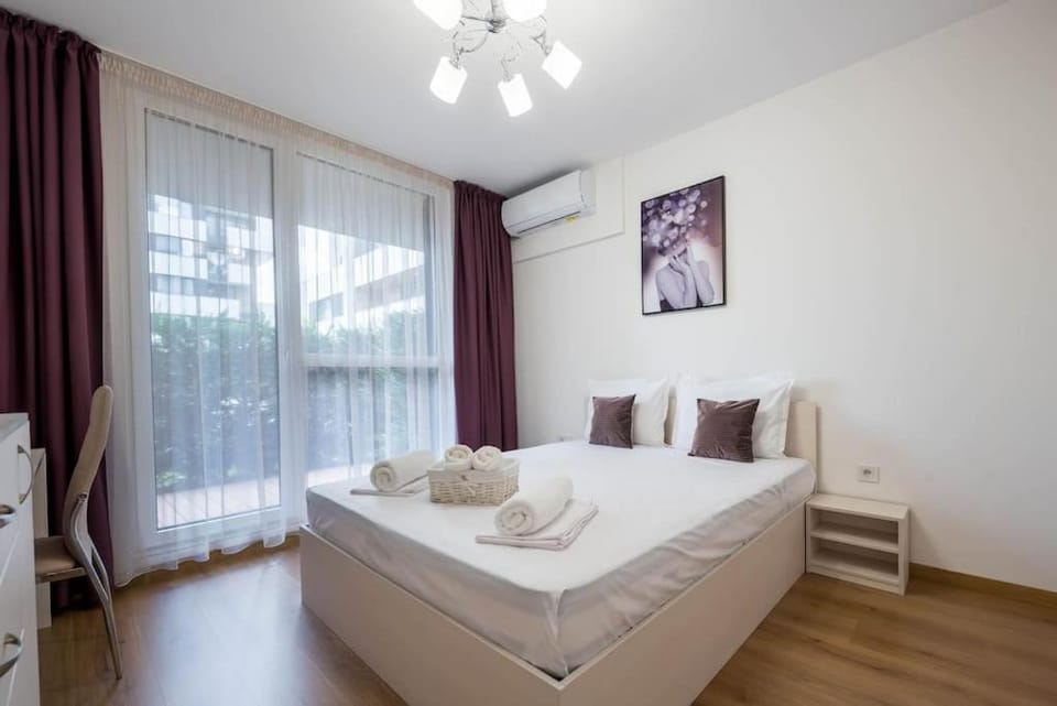 Bed, Bedroom, towels